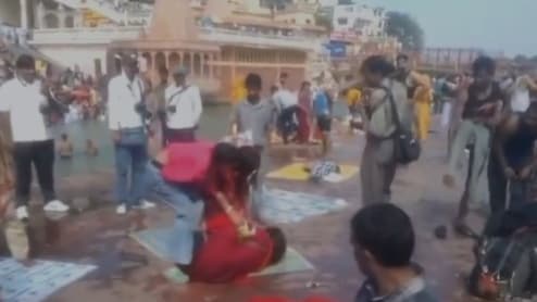 हरिद्वार: हरकी पौड़ी पर महिलाओं में जमकर चले लात-घूंसे, वीडियो वायरल, पुलिस ने सिखाया सबक