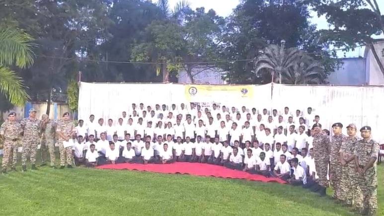 एक साथ 103 नक्सलियों ने डाले हथियार, 1.6 करोड़ के इनामी शामिल; एनकाउंटर में एक नक्सली भी हुआ ढेर