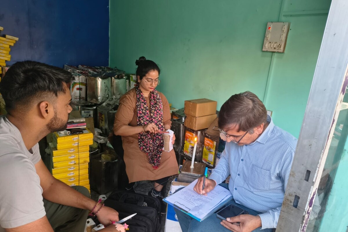 Rajasthan: बाजार में बिक रही 18 क्विंटल मिलावटी कलाकंद जब्त, दिवाली से पहले कोटपूतली में बड़ी छापेमारी