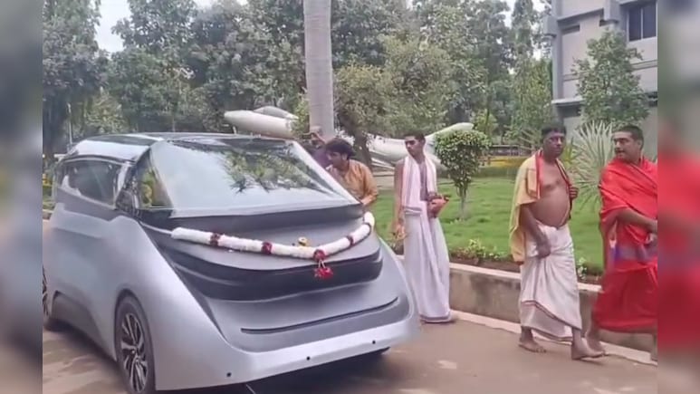 Video Of Driverless Car Goes Viral In Bengaluru As Seer Takes Joyride Video Of Driverless Car Goes Viral In Bengaluru As Seer Takes Joyride