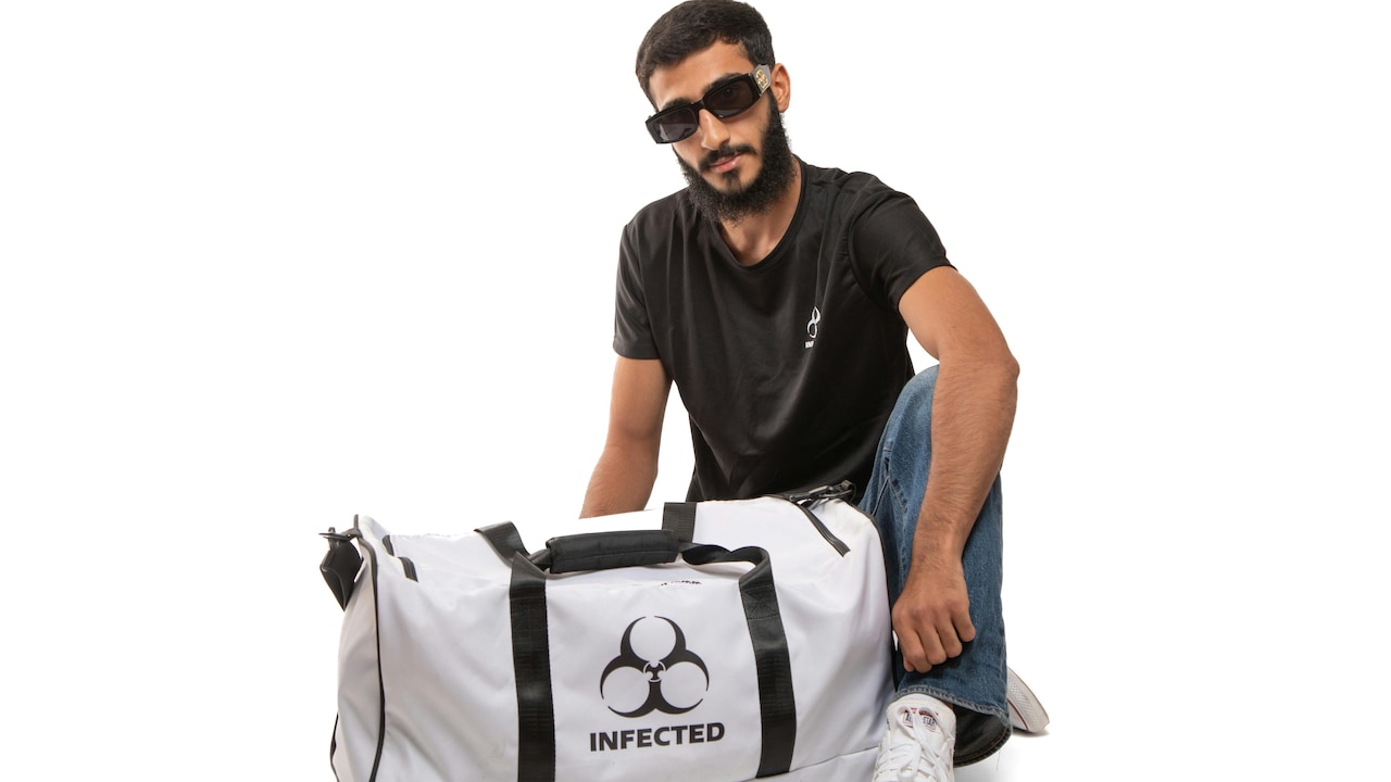 Get affordable duffle bags that dont compromise on style
