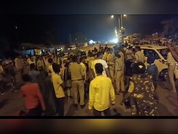 अपहरण कांड पर मचा बवाल, आक्रोशित भीड़ ने सड़क जाम कर गाड़ियों में की तोड़फोड़, ASP पर पत्थर फेंकने का प्रयास अपहरण कांड पर मचा बवाल, आक्रोशित भीड़ ने सड़क जाम कर गाड़ियों में की तोड़फोड़, ASP पर पत्थर फेंकने का प्रयास
