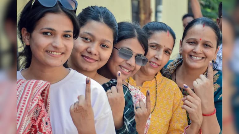 बिहार चुनावः साइलेंट महिला वोटर से 'किंगमेकर' बनने की कहानी बिहार चुनावः साइलेंट महिला वोटर से 'किंगमेकर' बनने की कहानी