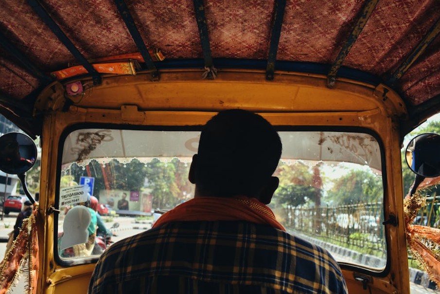 Bengaluru Auto Driver Claims He Owns 2 Houses And Earns Rs 2-3 Lakh A Month, Internet In Disbelief