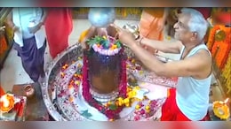 बाबा महाकाल के गर्भ गृह में महंत और पुजारी भिड़े ! फेटा उतारने की बात पर हुई धक्का-मुक्की, जांच शुरू