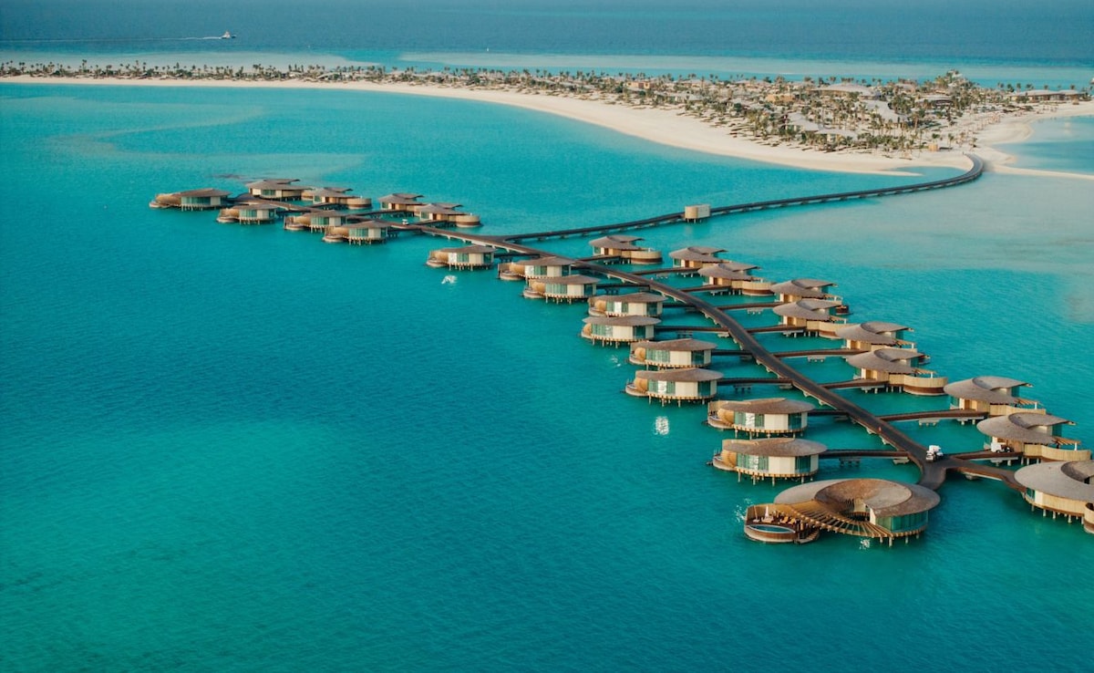 Why Saudi Arabia Is Pouring A Thousand Billion Dollars Into The Red Sea