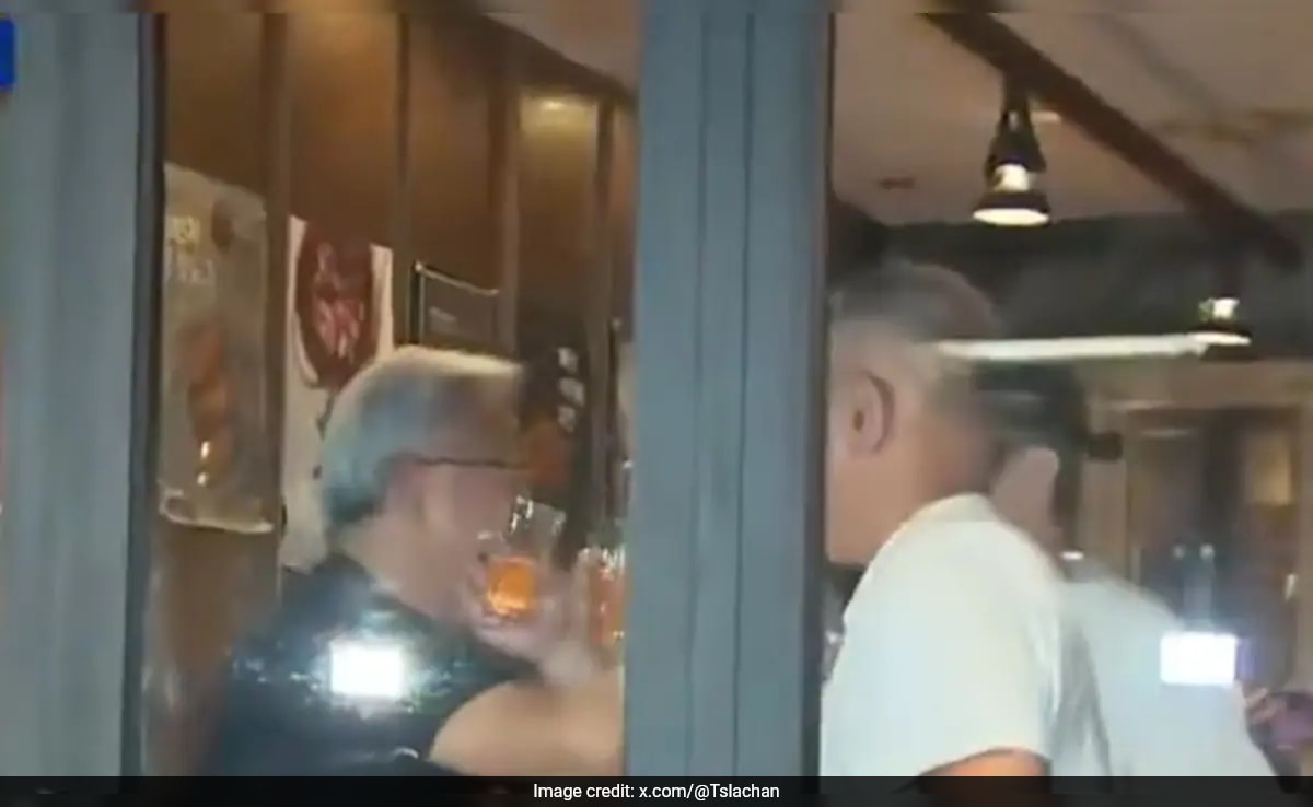 Watch: Nvidia's Jensen Huang Shares 'Love Shot' With Samsung, Hyundai Chiefs In Seoul