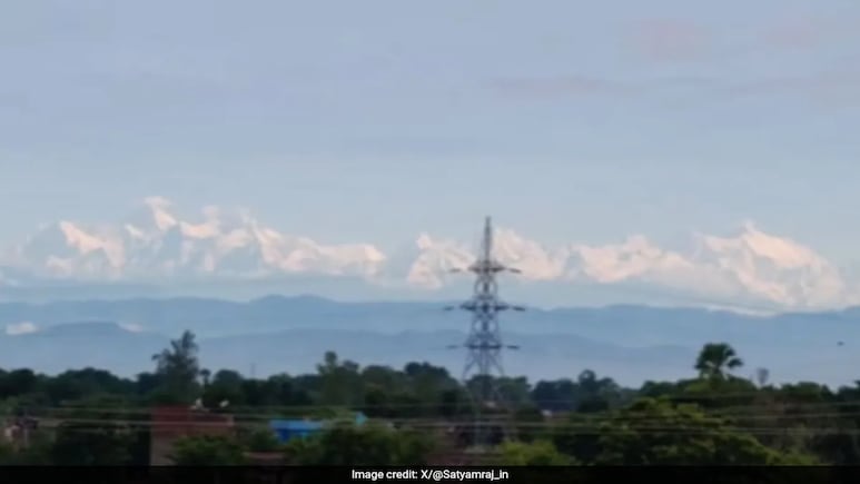 Stunning Video Shows "Majestic" Mount Everest From Bihar's Jainagar, Internet Says "Rare Sight" Stunning Video Shows "Majestic" Mount Everest From Bihar's Jainagar, Internet Says "Rare Sight"