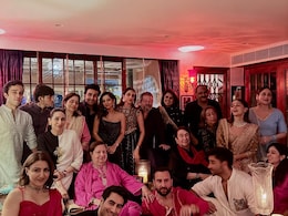 Keeping Up With The Kapoors: Kareena-Karisma, Alia Bhatt's Fam-Jam Pics From Diwali Bash Keeping Up With The Kapoors: Kareena-Karisma, Alia Bhatt's Fam-Jam Pics From Diwali Bash