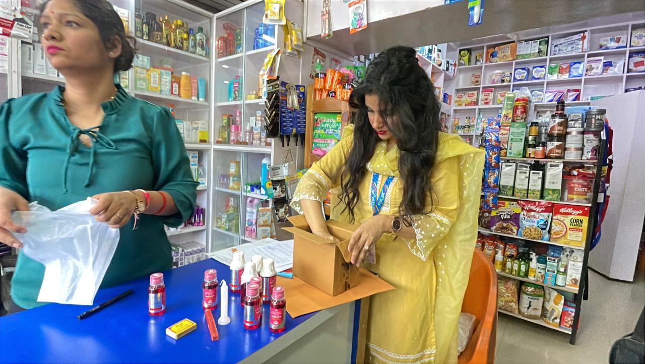 उत्तराखंड में कफ सिरप पर बड़ी कार्रवाई, देहरादून में 7 मेडिकल स्टोरों के लाइसेंस निरस्त, संदिग्ध सिरप किए जब्त