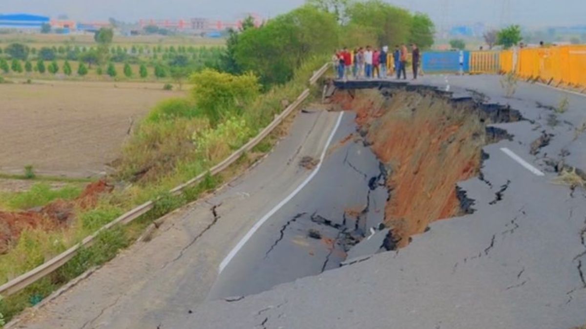 Major Road Collapse in Madhya Pradesh Creates 30-Foot Crater: Infrastructure Concerns Rise