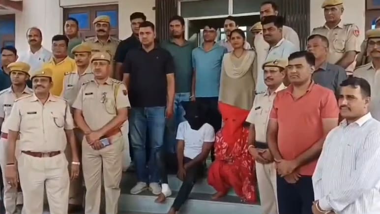 चांदी के कड़ो के लिए काट डाले महिला के दोनों पैर, युवक-युवती की गिरफ्तारी के बाद हुआ पूरे मामले का खुलासा चांदी के कड़ो के लिए काट डाले महिला के दोनों पैर, युवक-युवती की गिरफ्तारी के बाद हुआ पूरे मामले का खुलासा