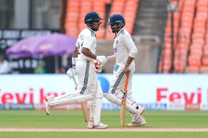 IND vs WI LIVE Score, 1st Test Day 2: ध्रुव जुरेल ने जड़ा टेस्ट करियर का पहला शतक