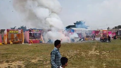 बिकने से पहले फूटे पटाखे, मैहर में पटाखा दुकान में लगी आग, तीन दुकानें जलकर राख 