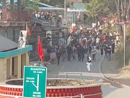 दिवाली के अगले दिन शिमला के धामी में क्यों बरसे एक-दूसरे पर पत्थर... जानें हिमाचल की खास परंपरा के बारे में दिवाली के अगले दिन शिमला के धामी में क्यों बरसे एक-दूसरे पर पत्थर... जानें हिमाचल की खास परंपरा के बारे में