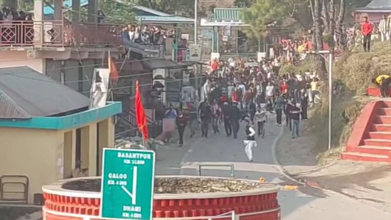 दिवाली के अगले दिन शिमला के धामी में क्यों बरसे एक-दूसरे पर पत्थर... जानें हिमाचल की खास परंपरा के बारे में दिवाली के अगले दिन शिमला के धामी में क्यों बरसे एक-दूसरे पर पत्थर... जानें हिमाचल की खास परंपरा के बारे में