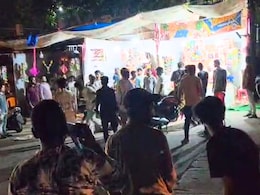 Kalyan News : 'फटाके' फोडले, 'भाई' बोलवले! कल्याणमध्ये मध्यरात्री 'गँगवॉर'; पाहा मारामारीचा  Video Kalyan News : 'फटाके' फोडले, 'भाई' बोलवले! कल्याणमध्ये मध्यरात्री 'गँगवॉर'; पाहा मारामारीचा  Video