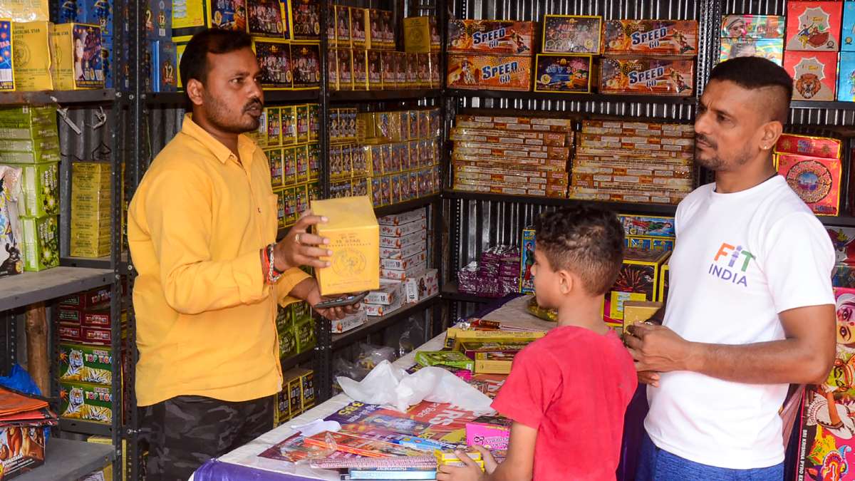 ये दिवाली 'भारत' वाली...! पीएम मोदी की स्‍वदेशी अपील और जीएसटी में छूट, बिजनेस ने छुआ नया रिकॉर्ड 