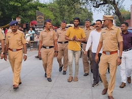 Chhatrapati Sambhajinagar: मैत्रिणीवरून वाद, मित्राचा गळा चिरला! आरोपीला पोलिसांनी शिकवला 'असा' धडा Chhatrapati Sambhajinagar: मैत्रिणीवरून वाद, मित्राचा गळा चिरला! आरोपीला पोलिसांनी शिकवला 'असा' धडा