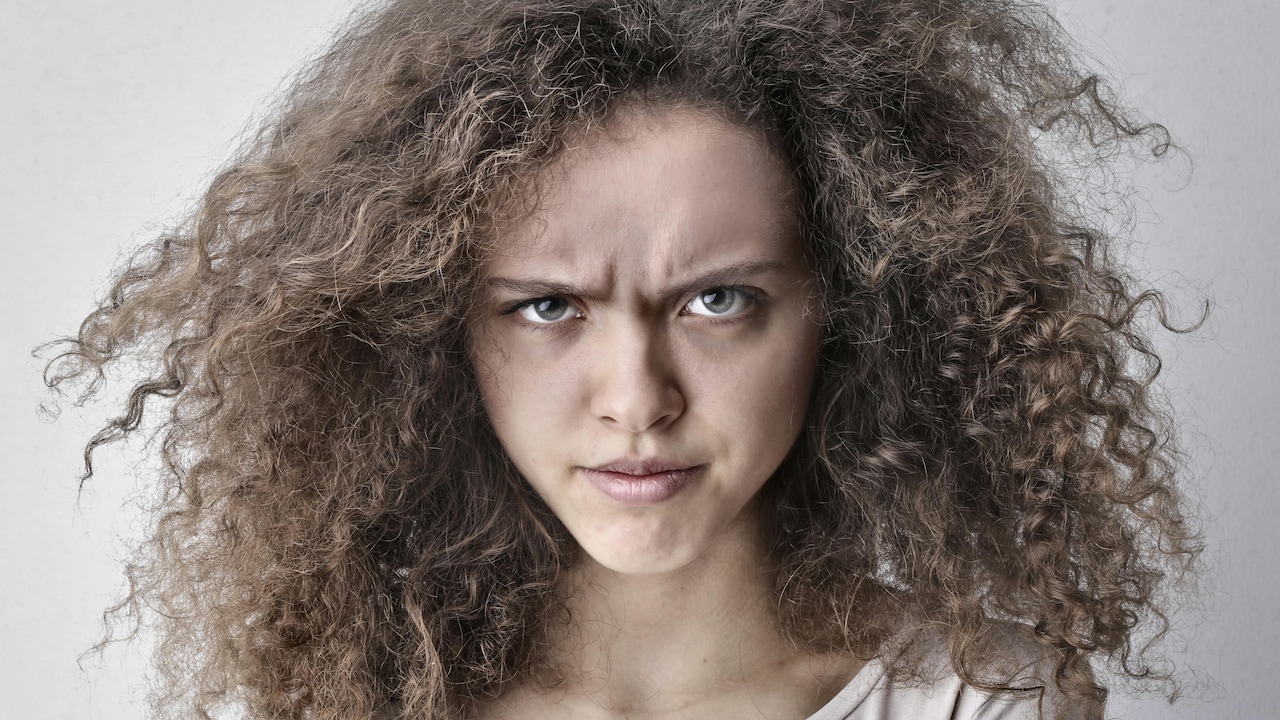 Heres how you can make your hair frizz-free with easy steps Heres how you can make your hair frizz-free with easy steps