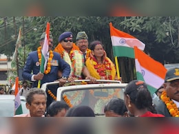 24 साल सेना में सेवा देकर अपने गांव लौटे हवलदार, नारायणपुर ने दिया नायक सा सम्मान 24 साल सेना में सेवा देकर अपने गांव लौटे हवलदार, नारायणपुर ने दिया नायक सा सम्मान