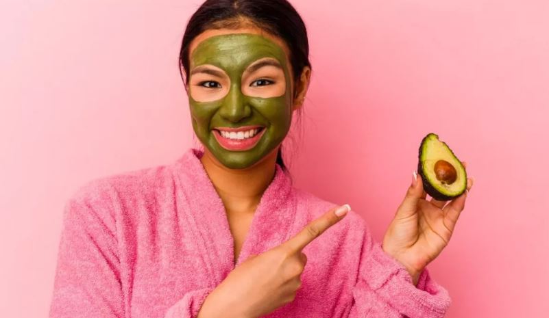 Avocado Hair Mask: चाहिए सॉफ्ट, ग्लोइंग और बेदाग त्वचा? आज से ही ट्राई करें ये एवॉकाडो फेस मास्क