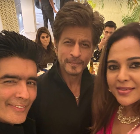 Shah Rukh Khan Stole The Spotlight At Manish Malhotra's Diwali Bash. See Pic
