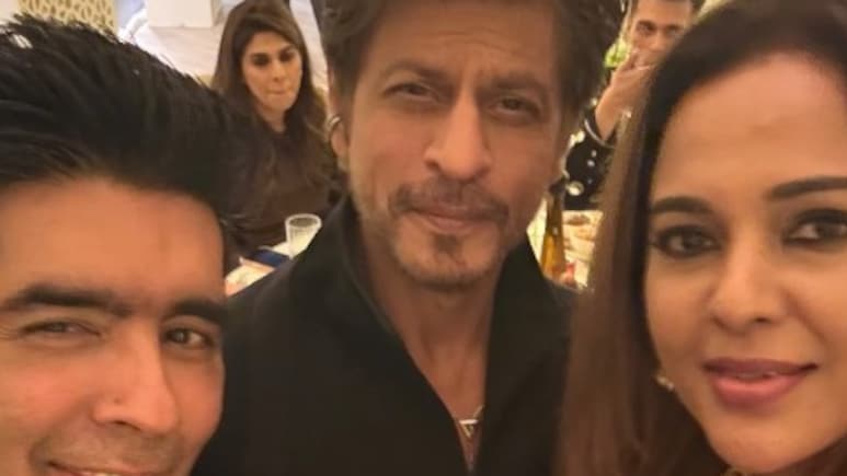 Shah Rukh Khan Stole The Spotlight At Manish Malhotra's Diwali Bash. See Pic Shah Rukh Khan Stole The Spotlight At Manish Malhotra's Diwali Bash. See Pic