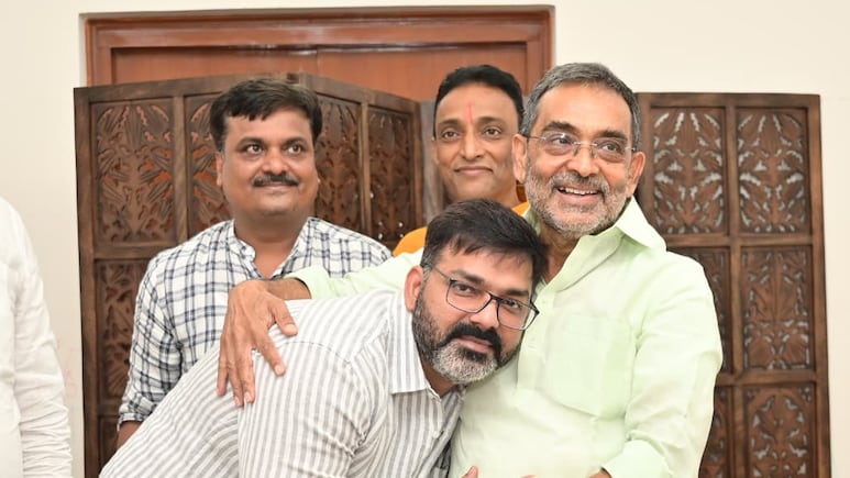 बिहार चुनाव : क्या BJP का 'मास्टरस्ट्रोक' सफल होगा... पवन सिंह-कुशवाहा के बीच सुलह से थमेगा जातीय बिखराव? बिहार चुनाव : क्या BJP का 'मास्टरस्ट्रोक' सफल होगा... पवन सिंह-कुशवाहा के बीच सुलह से थमेगा जातीय बिखराव?
