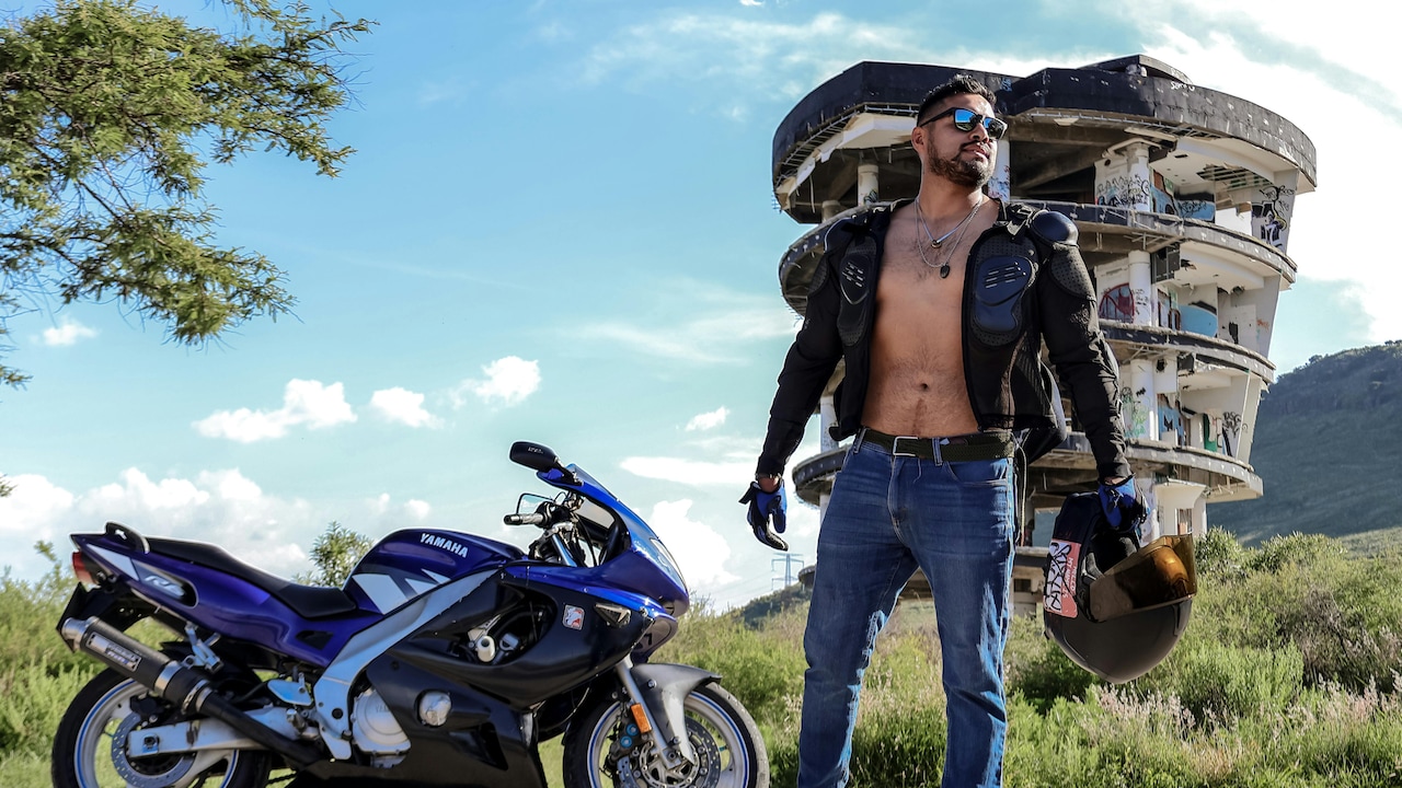 The denim on denim look can be a game changer for your fashion