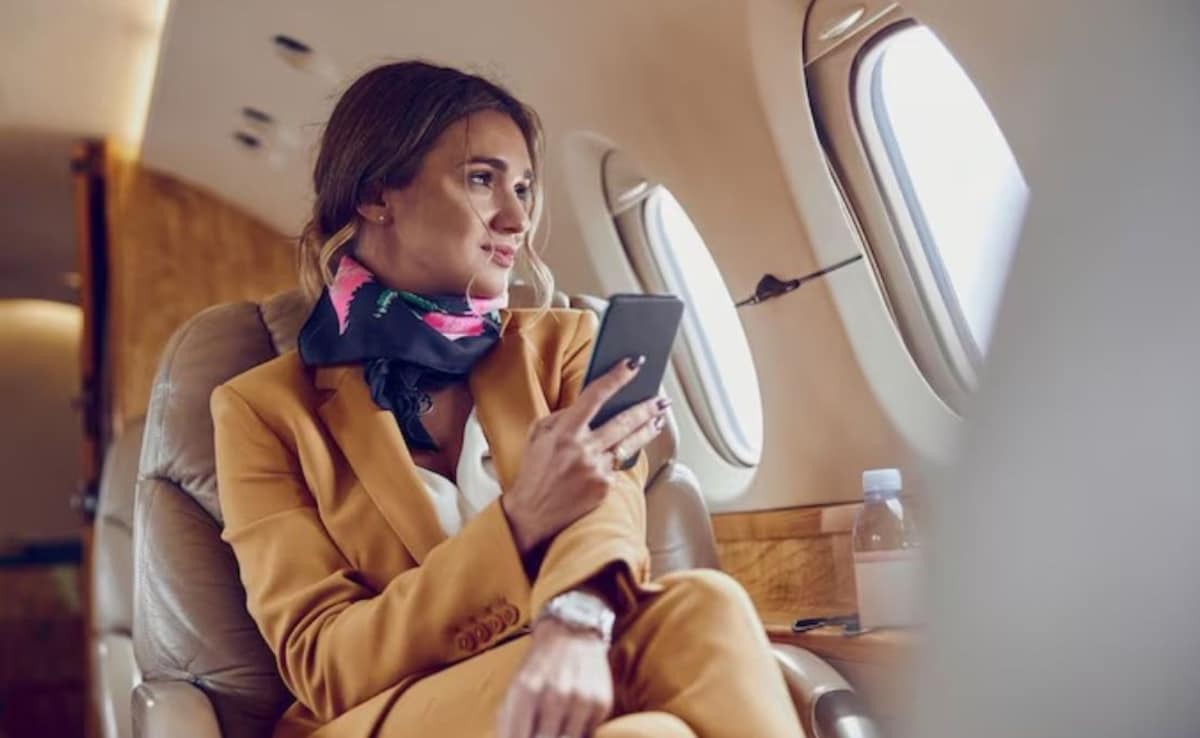 Why Your Skin Always Breaks Out After A Flight And How To Avoid It