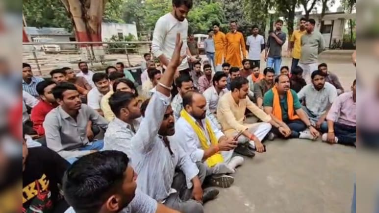 दलित पेशाब कांड में नया मोड़; दो समाज आमने-सामने, सवर्ण वर्ग ने कहा - भीम आर्मी षड्यंत्र रच रही