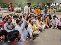 दलित पेशाब कांड में नया मोड़; दो समाज आमने-सामने, सवर्ण वर्ग ने कहा - भीम आर्मी षड्यंत्र रच रही दलित पेशाब कांड में नया मोड़; दो समाज आमने-सामने, सवर्ण वर्ग ने कहा - भीम आर्मी षड्यंत्र रच रही