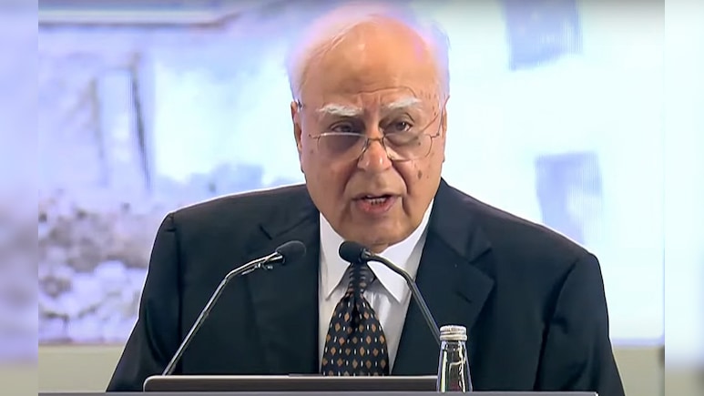 दिल्ली दंगे के लिए खालिद कैसे जिम्मेदार, हिंसा के वक्त वो दिल्ली में था ही नहीं- कपिल सिब्बल दिल्ली दंगे के लिए खालिद कैसे जिम्मेदार, हिंसा के वक्त वो दिल्ली में था ही नहीं- कपिल सिब्बल