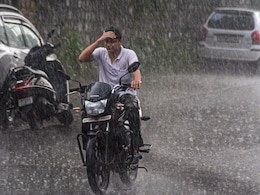 दशहरे पर भी भिगोएगी बारिश, घने बादलों ने दिल्ली, नोएडा को घेरा, जानें अगले 3 दिन मौसम का हाल दशहरे पर भी भिगोएगी बारिश, घने बादलों ने दिल्ली, नोएडा को घेरा, जानें अगले 3 दिन मौसम का हाल