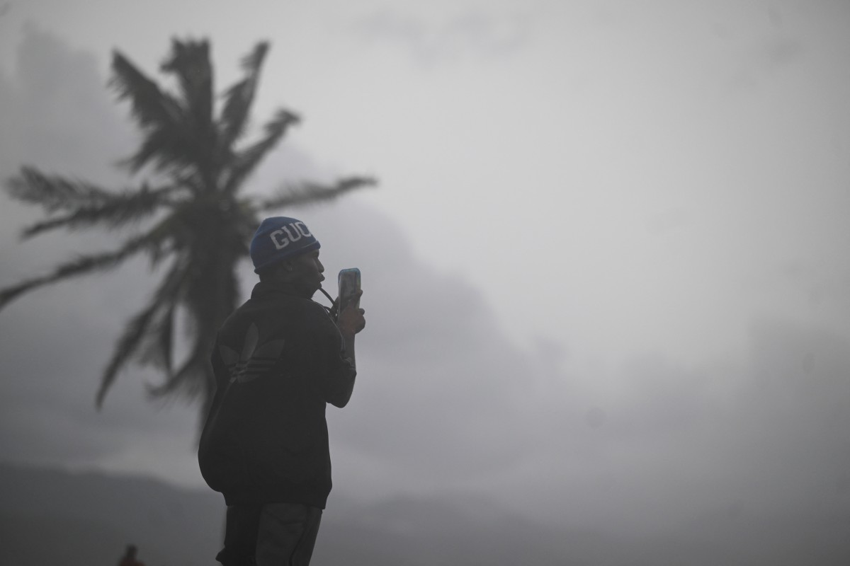 Fear Of Mass Destruction In Jamaica As Hurricane Melissa Nears Island