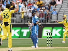Shubman Gill Refuses To Defend Virat Kohli And Rohit Sharma, Puts Himself In Same Boat After 1st ODI Loss vs Australia Shubman Gill Refuses To Defend Virat Kohli And Rohit Sharma, Puts Himself In Same Boat After 1st ODI Loss vs Australia