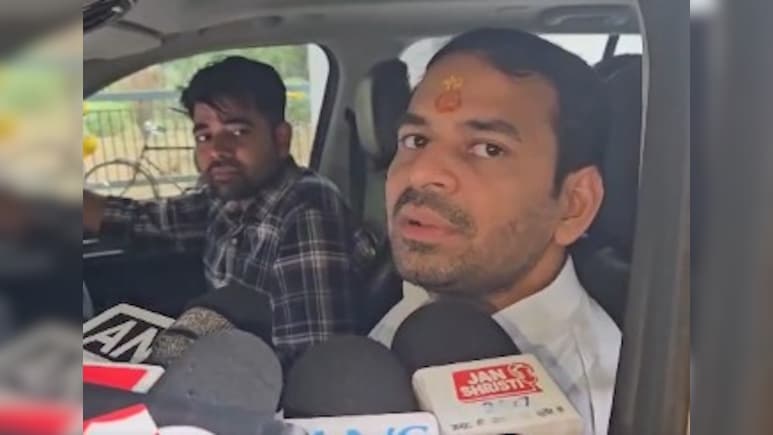कर्पूरी ठाकुर, लालू यादव जननायक.. तेजस्वी नहीं हो सकते- तेजप्रताप यादव कर्पूरी ठाकुर, लालू यादव जननायक.. तेजस्वी नहीं हो सकते- तेजप्रताप यादव