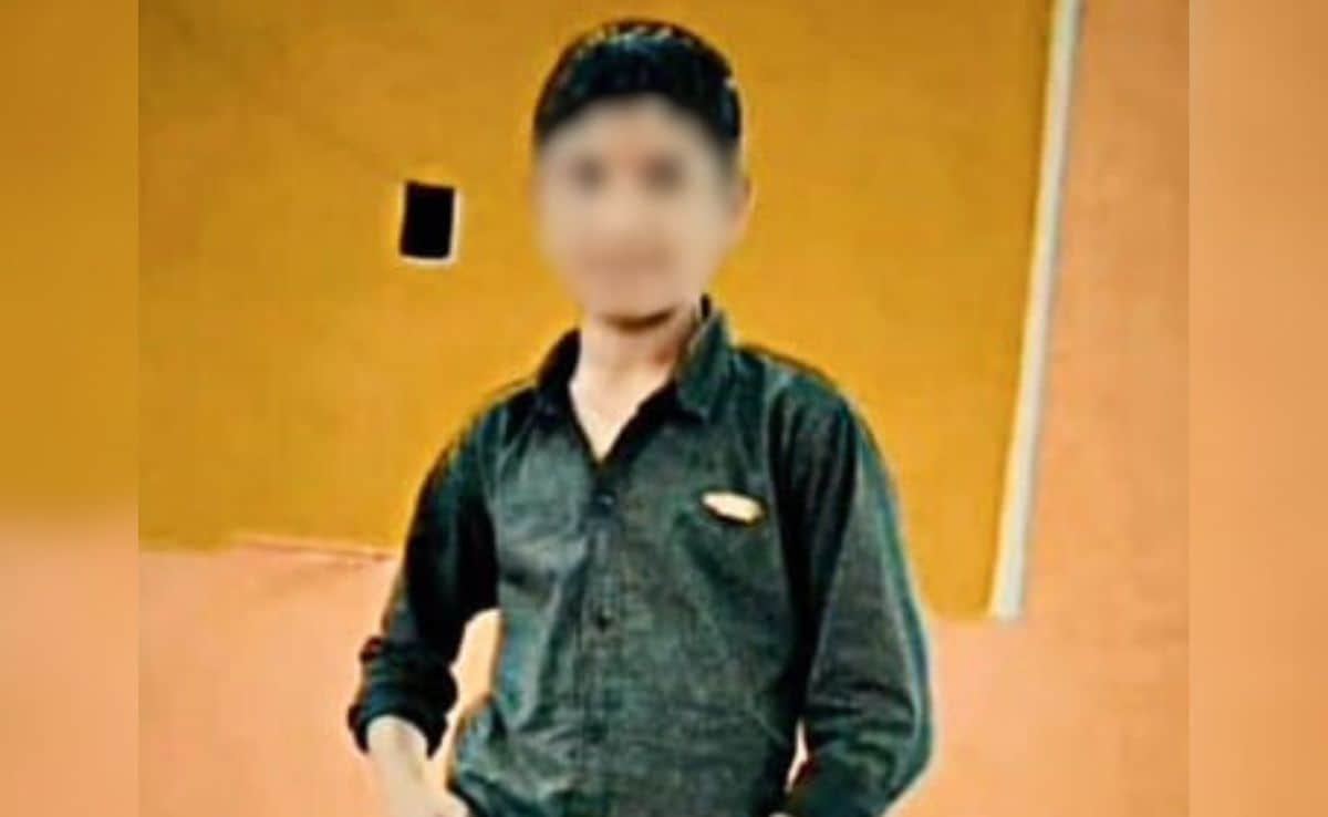 Boy's Body Found With Slit Throat, Private Parts Cut Off At UP Farm Boy's Body Found With Slit Throat, Private Parts Cut Off At UP Farm