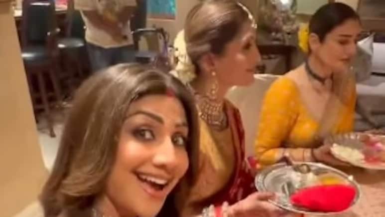 Inside Sunita Kapoor's Karwa Chauth Celebrations With Shilpa Shetty, Mira Kapoor, Raveena Tandon And Others Inside Sunita Kapoor's Karwa Chauth Celebrations With Shilpa Shetty, Mira Kapoor, Raveena Tandon And Others