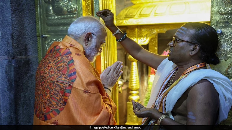 Pics: PM Modi Offers Prayers At Andhra's Mallikarjuna Swamy Temple Pics: PM Modi Offers Prayers At Andhra's Mallikarjuna Swamy Temple