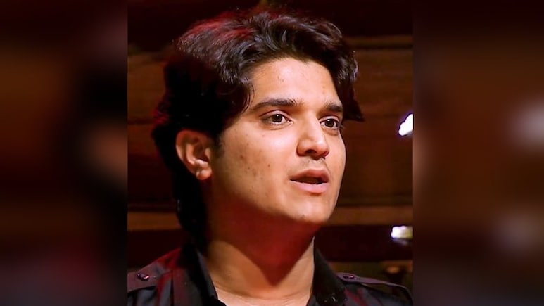 बिग बॉस 19 के करोड़ों के सेट पर घुसा सांप, इस कंटेस्टेंट ने पकड़कर बोतल में किया बंद