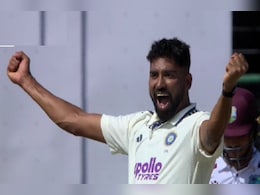 IND vs WI: 'मियां मैजिक' Mohammed Siraj का तहलका, साल 2025 में सबसे ज्यादा विकेट लेने वाले गेंदबाज बने IND vs WI: 'मियां मैजिक' Mohammed Siraj का तहलका, साल 2025 में सबसे ज्यादा विकेट लेने वाले गेंदबाज बने