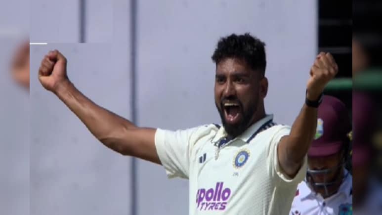 IND vs WI: 'मियां मैजिक' Mohammed Siraj का तहलका, साल 2025 में सबसे ज्यादा विकेट लेने गेंदबाज बने IND vs WI: 'मियां मैजिक' Mohammed Siraj का तहलका, साल 2025 में सबसे ज्यादा विकेट लेने गेंदबाज बने