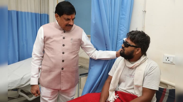 मध्यप्रदेश में ‘कार्बाइड गन’ से कितनों की फूटी आंखें? CM मोहन यादव ने घायलों से की मुलाकात मध्यप्रदेश में ‘कार्बाइड गन’ से कितनों की फूटी आंखें? CM मोहन यादव ने घायलों से की मुलाकात