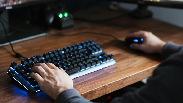 Computer Accessories Online: कीबोर्ड से माउस तक पर बेस्ट डील्स, टेक एक्सेसरीज़ पर अभी पाएं जबरदस्त छूट