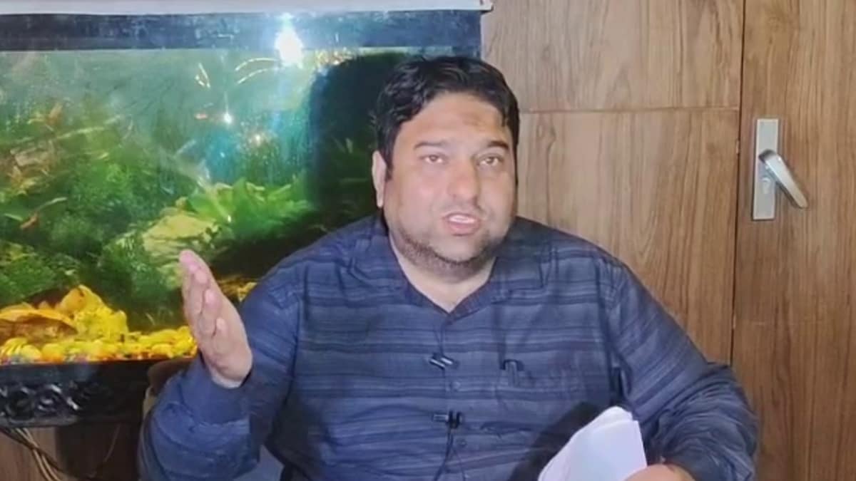 अकील के एक पड़ोसी शमसुद्दीन की शिकायत पर FIR दर्ज की गई अकील के एक पड़ोसी शमसुद्दीन की शिकायत पर FIR दर्ज की गई