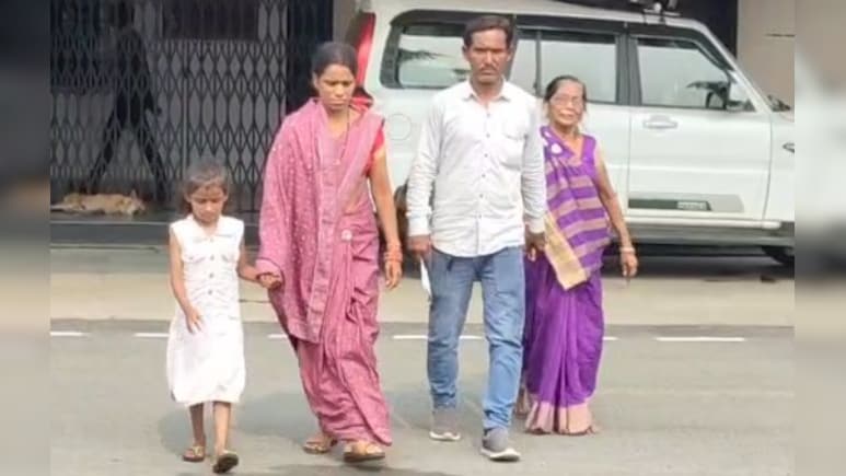पुलिस की बर्बरता! शिकायतकर्ताओं की थाने में की पिटाई; न्याय के लिए रातभर एसपी बंगले के बाहर बैठा रहा परिवार