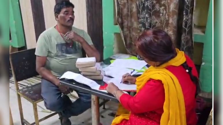 रेस्टोरेंट में फूड इंस्पेक्टर को मिले चूहे, मालिक बोला -"मैडम, ये तो हमारे पाले हुए हैं"