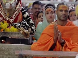 भगवा वस्त्र पहनकर भस्म आरती में शामिल हुए शिखर धवन, बाबा महाकाल के दर्शन कर कहा- यहां आकर शक्ति मिलती है भगवा वस्त्र पहनकर भस्म आरती में शामिल हुए शिखर धवन, बाबा महाकाल के दर्शन कर कहा- यहां आकर शक्ति मिलती है